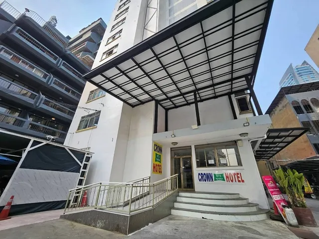 Crown BTS Nana Hotel