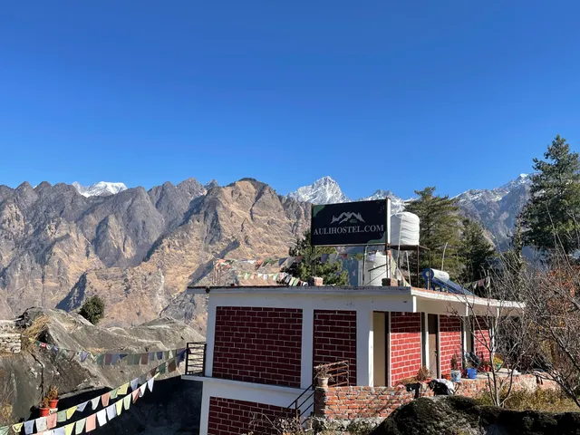 Auli Hostel