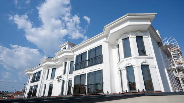 Alesta Seaside Residence