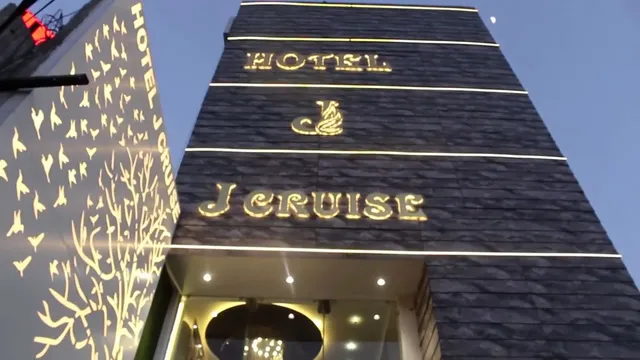OYO 14829 Hotel J Cruise