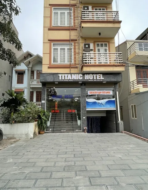 Khách sạn Titanic 2