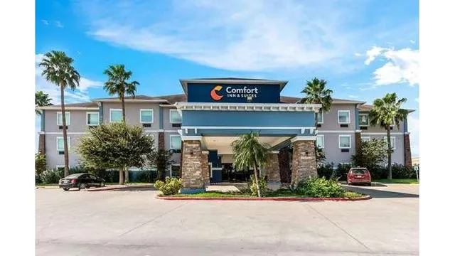 Comfort Inn & Suites Donna near I-2