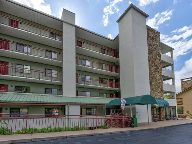 Laurel Inn Condominiums