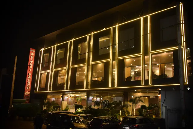 Hotel Park Tree IGI Airport