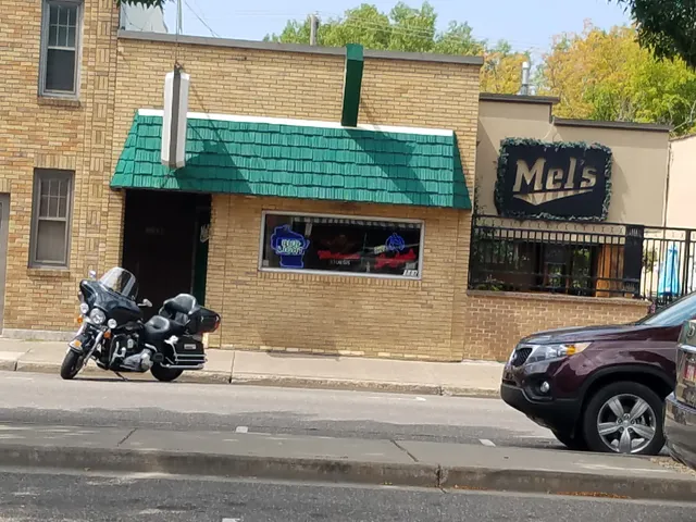 Mel's Midtowner Sports Bar & Patio