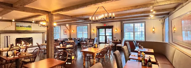 1832 Tavern & Pub at Four Columns Inn