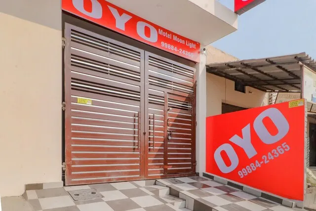 OYO 77316 Motel Moon Light
