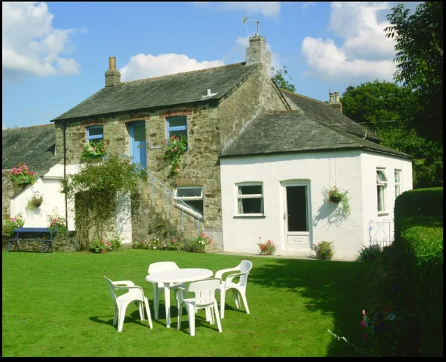 Lanwithan Manor, Farm and Waterside Cottages