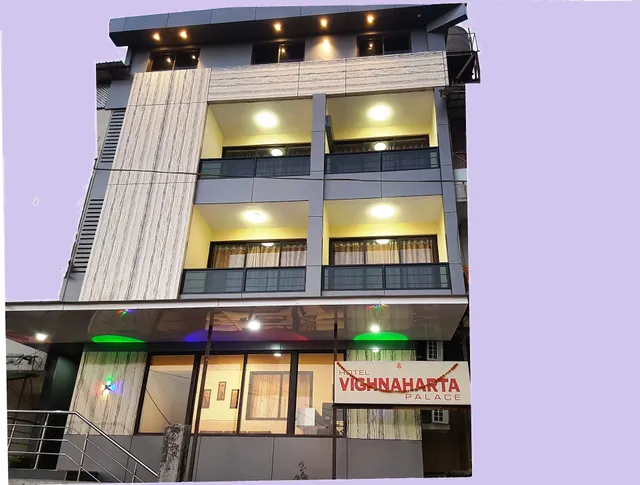 Hotel Vighanaharta Palace