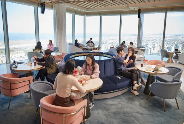 스카이뷰 라운지 38 Skyview Lounge 38