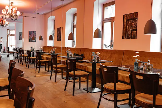 TADIK'S CAFE I RESTAURANT I BAR