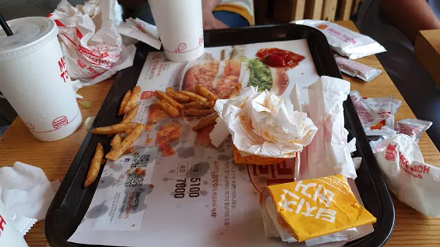 맘스터치 수원권선점