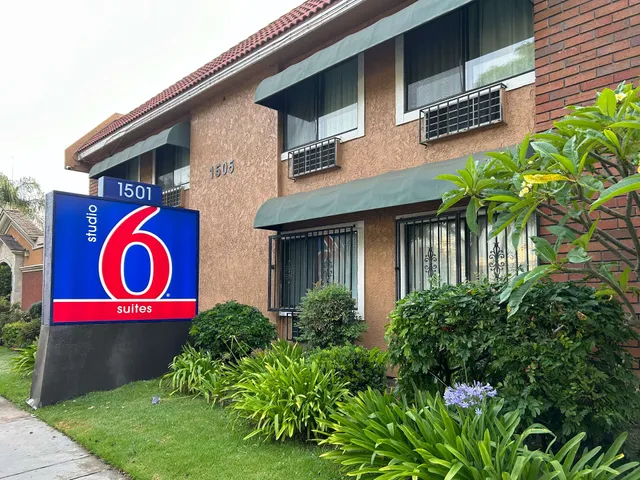 Studio 6 Suites Santa Ana, CA