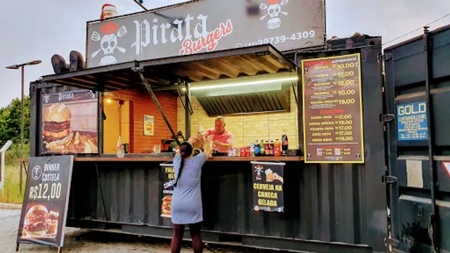Pirata Burgers. Estacionado casa china
