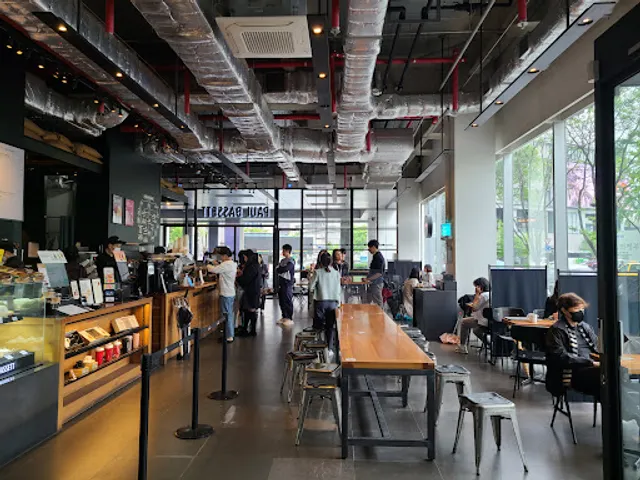 Paul Bassett Gwanghwamun