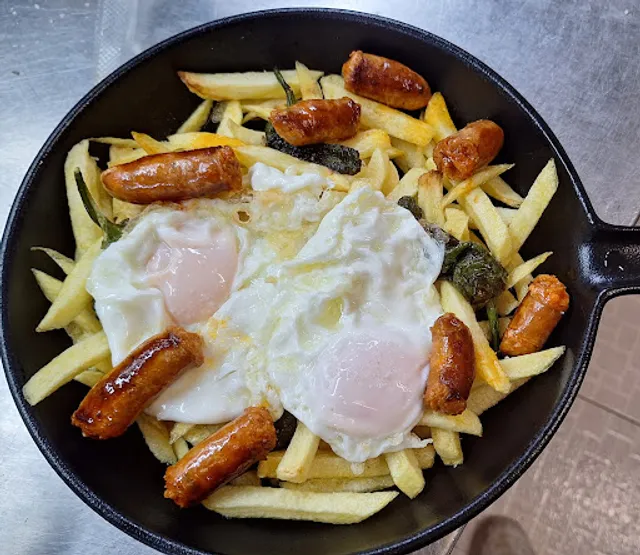 Mitja Lluna Café - Bar