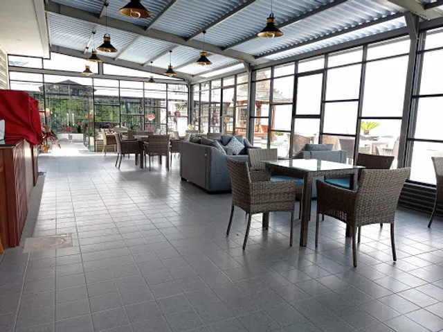 De Danau lake view restaurant