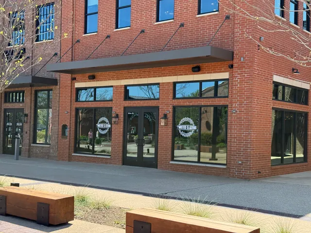 Twisted Sisters Tap House - Burleson