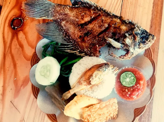 Nasi Tempong Ny. Indra, Gunung Anyar, Surabaya