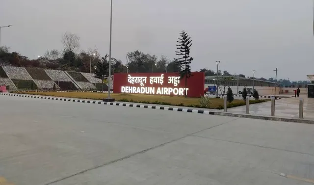 Airport Luxury Nature Valley Homestay- Best Luxury Room Near Jolly Grant Airport