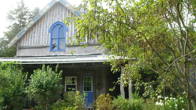 An Artist's Garden Gallery & Bed & Breakfast