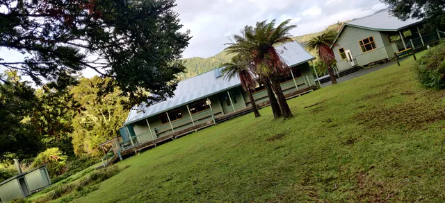 Waiharuru Hut