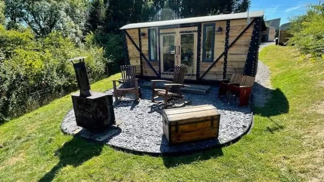 Shepherds Hideaway - VERY Dog Friendly accomodation, Shepherds Hut Holidays near St Asaph, North Wales & Snowdonia