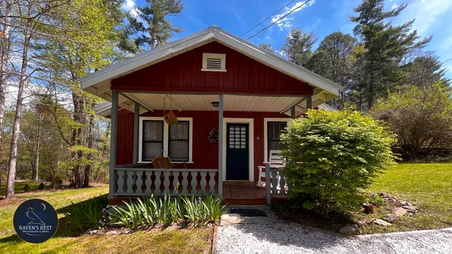 Raven's Rest Cozy Cabin