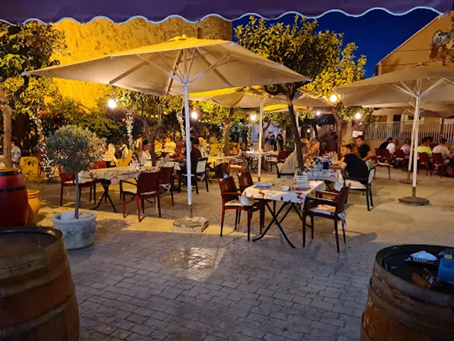 RESTAURANTE LOS DOS CAÑONES.