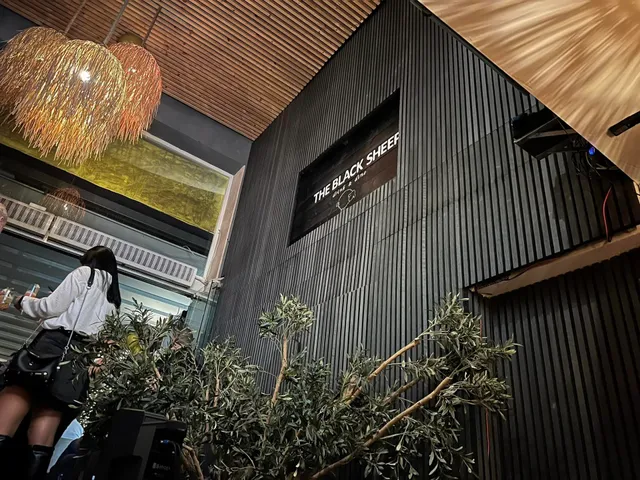 The Black Sheep drink and dine