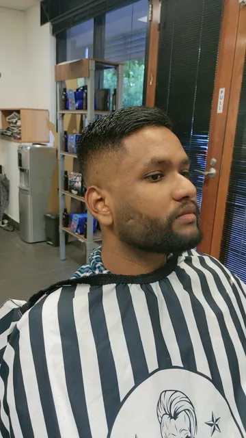 Lee's Mens Hairstylist