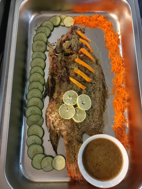 Les Cigalons, Yaoundé