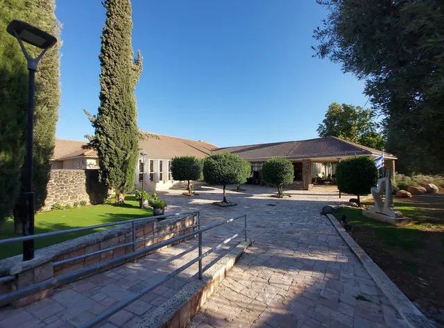 אכסניית אנ"א תל חי HI Tel Hai Hostel