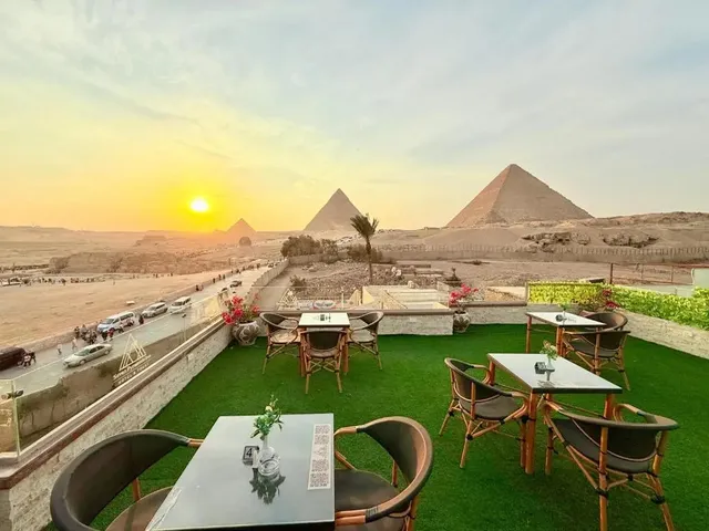 Pyramids Village Inn