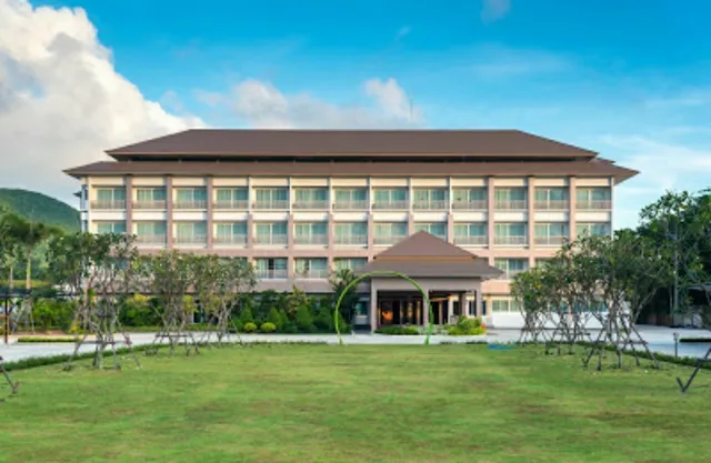 Swan Lake Hotel Sattahip