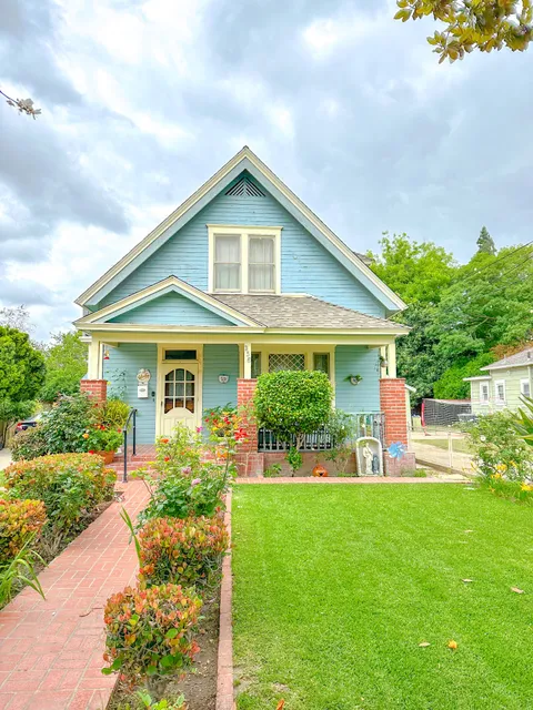 There's No Place Like Orange at The Squeeze