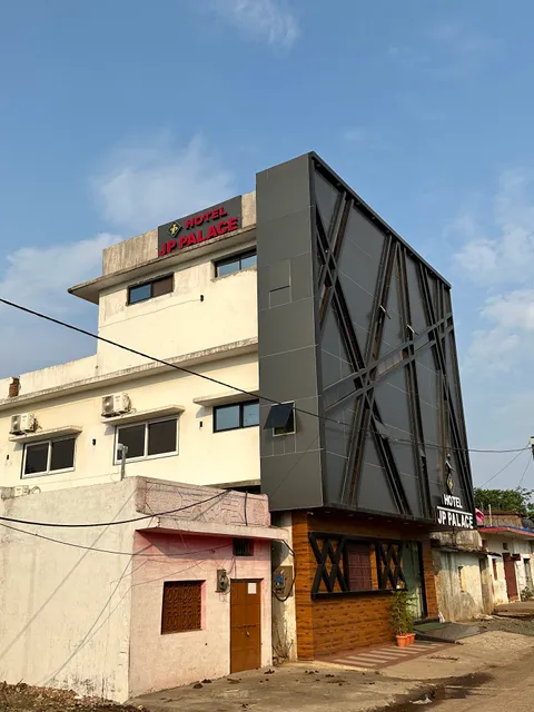 HOTEL J P PALACE
