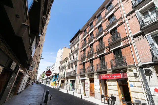 Feelathome Madrid Suites Apartments