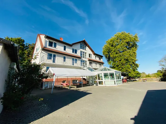 Zur scharfen Kurve- In Velten