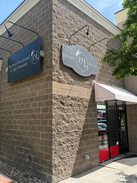 E M Brunch & Café