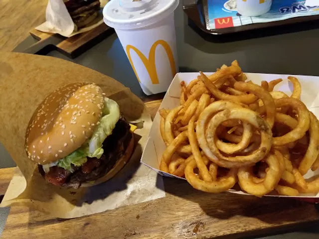 McDonald's - Holiday Inn Express