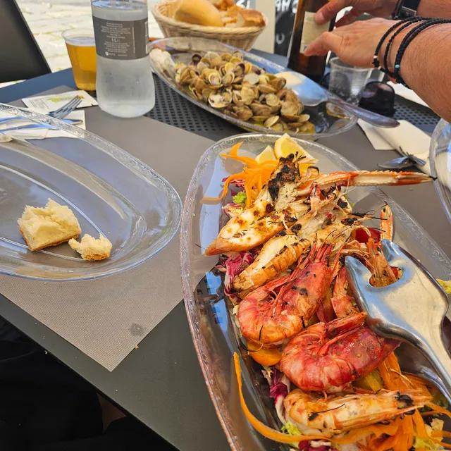 Pescheria La Spezia - Giannini Milvio pesce fresco - Banco 195