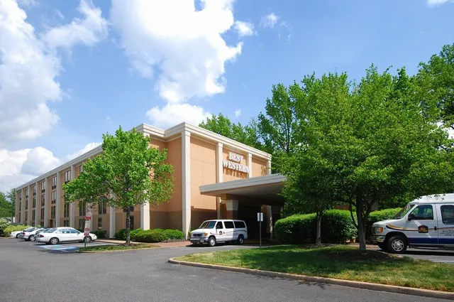 Best Western Plus Richmond Airport Hotel