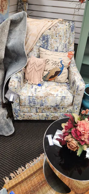 Cobblestone Court Shopping Center