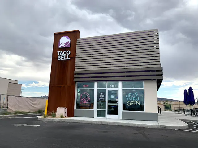 Taco Bell - Live Más Café