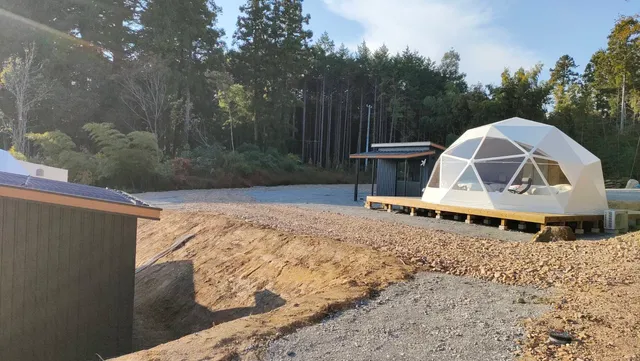 里山グランピングむすび