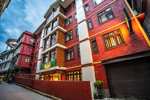 Muscatel Dzeemkhang - 400 Mts from MG Marg