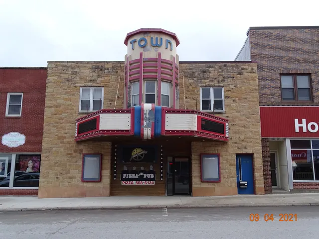 Town Theater & Pizza Pub