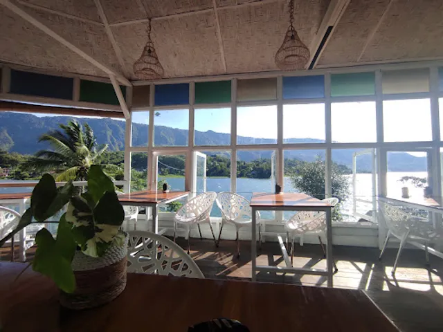 HuB Tata - Cafe & Guesthouse