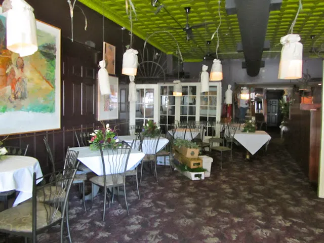 Twigs Restaurant & Cafe